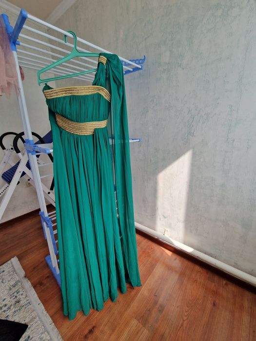 Продам платья вечерние