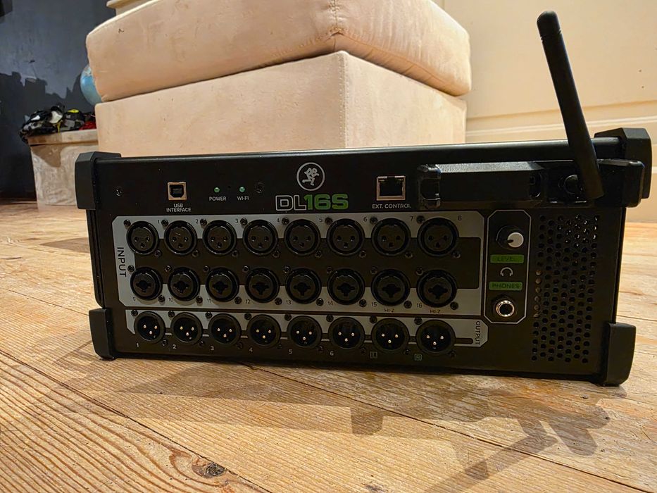 Дигитален пулт (миксер) Mackie DL16S
