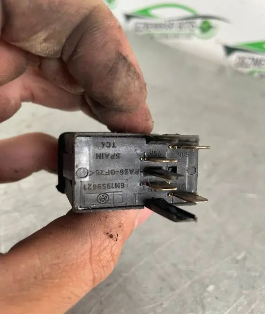 Buton dezaburire parbriz Volkswagen VW Polo 1999 1.6 MT (75 hp)