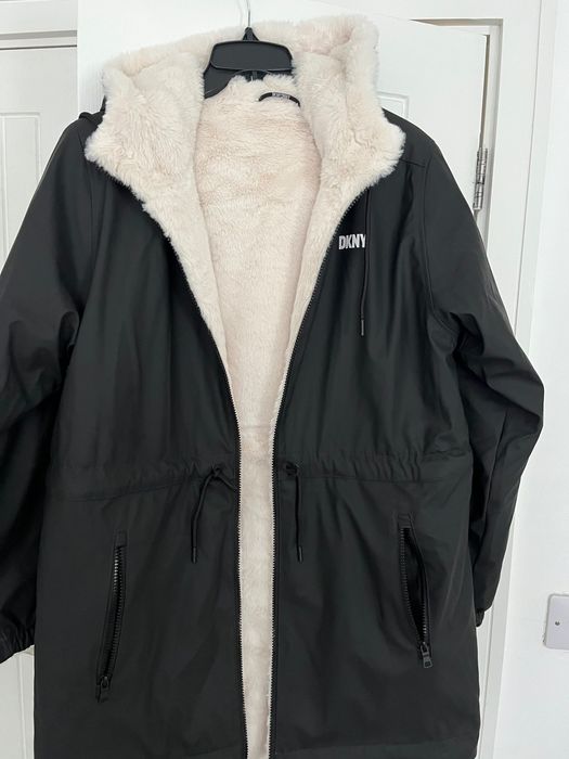 Дамско зимно яке с пух DNKY