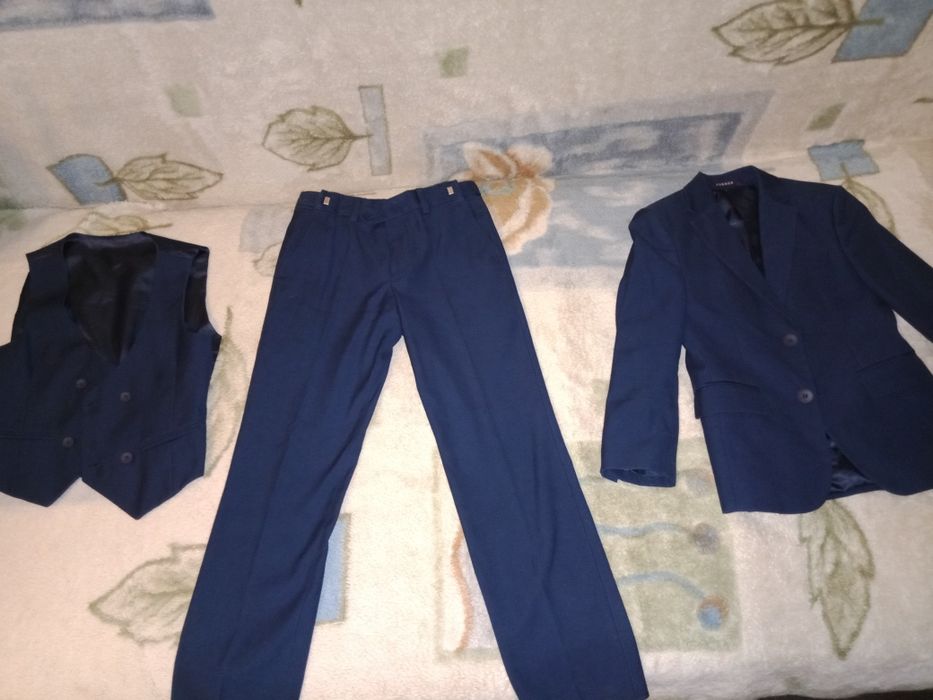 Продам турецкий школьный костюм