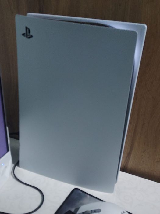 Продам ps5 в хорошем состояние