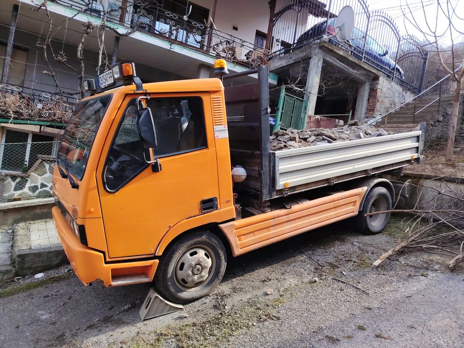 Услуги със самосвал с кран