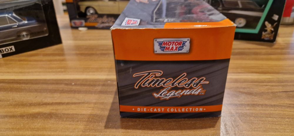 Macheta chevrolet camaro ss motor max 1/24 timeless legends