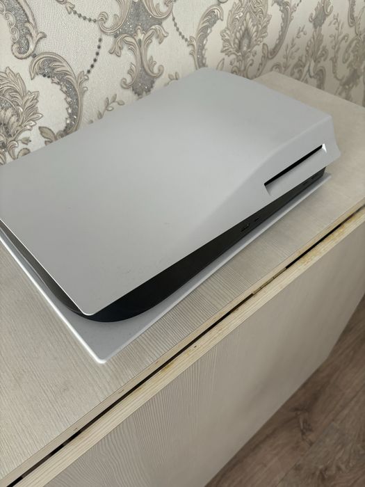 Playstation 5 с двумя джоистиками