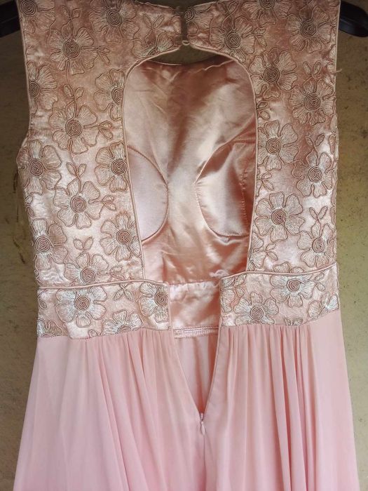 Спешно продавам официална рокля