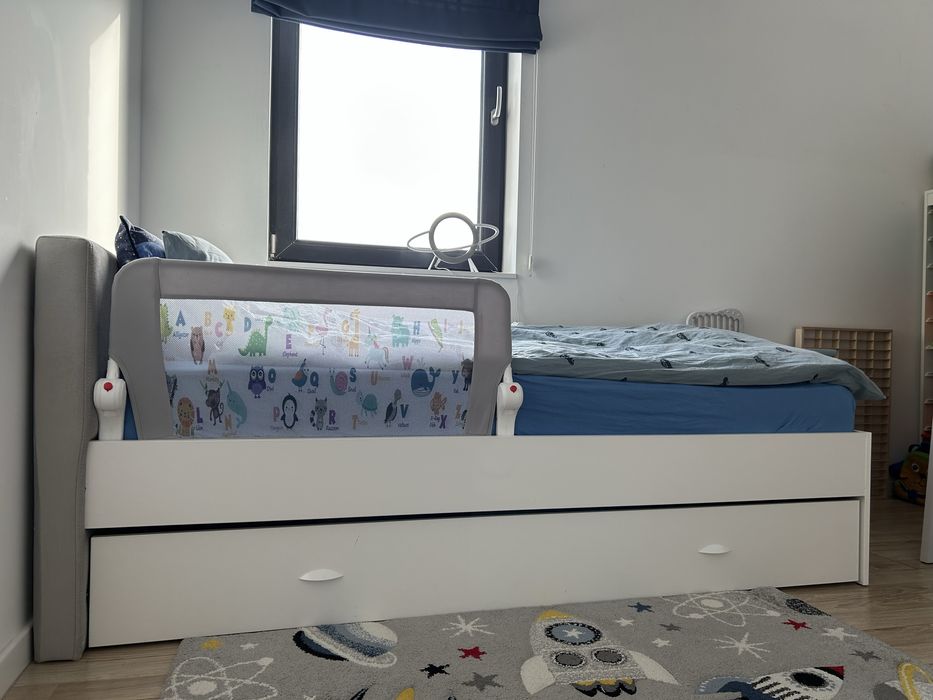 Pat cu tăblie tapițată