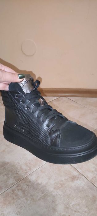 Дамски кецове от естествена кожа