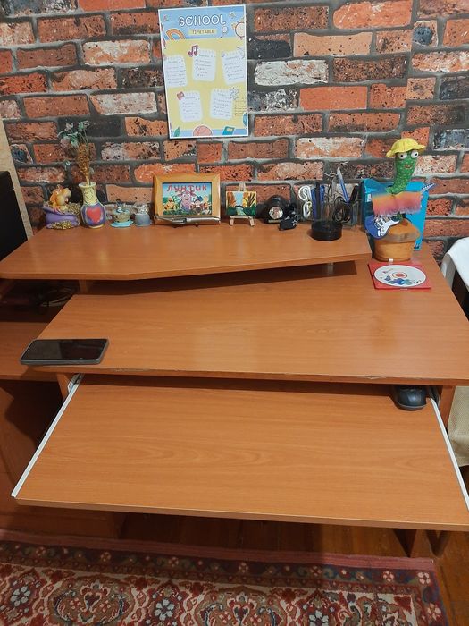 Компьютерный и письменный стол