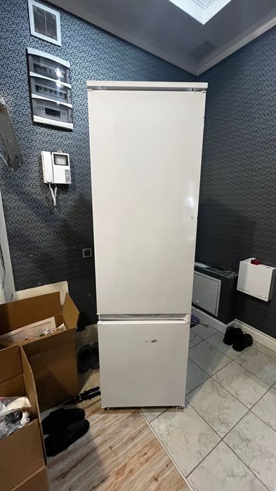 Продаю встраиваемый холодильник