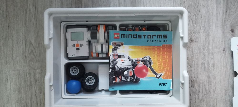 LEGO MINDSTORMS Education Base Set (9797)
