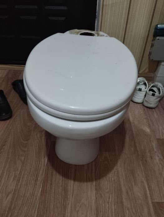 Продам Б/у унитаз