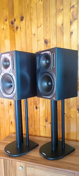 Behringer Truth B2031P пасивни тонколони