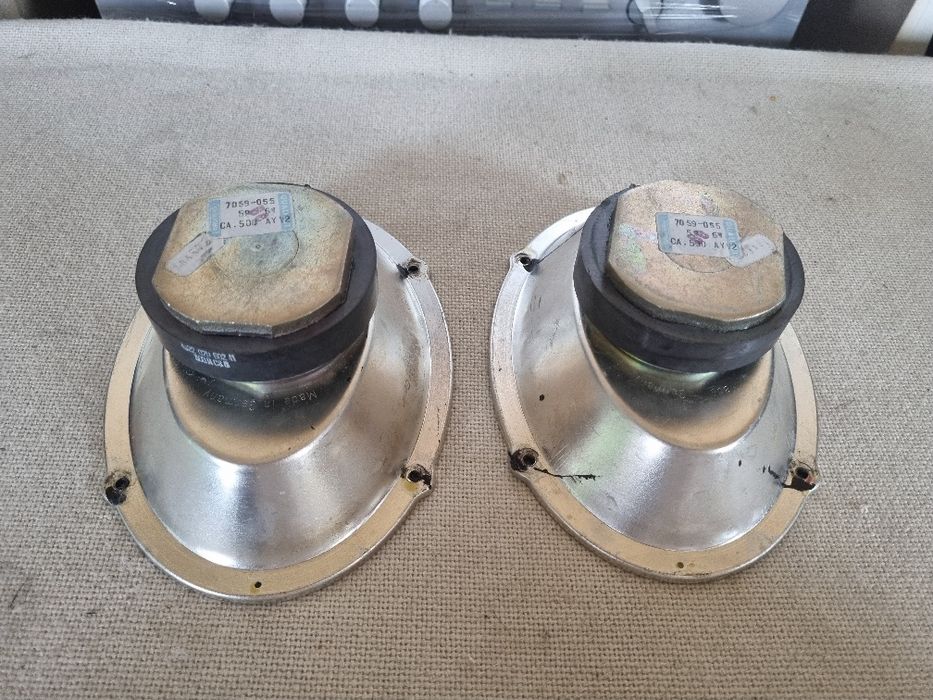 Set Difuzoare Medii Grundig. 4 ohms, 6 watts, 17,5x12,7 cm. Impecabile