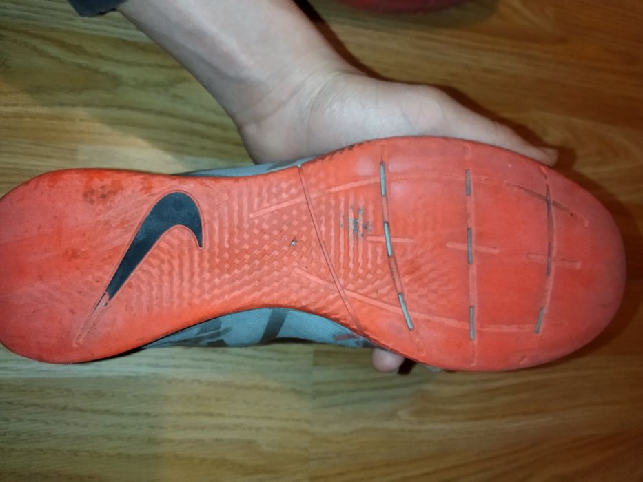 Оригинални Футболни обувки Nike 42номер