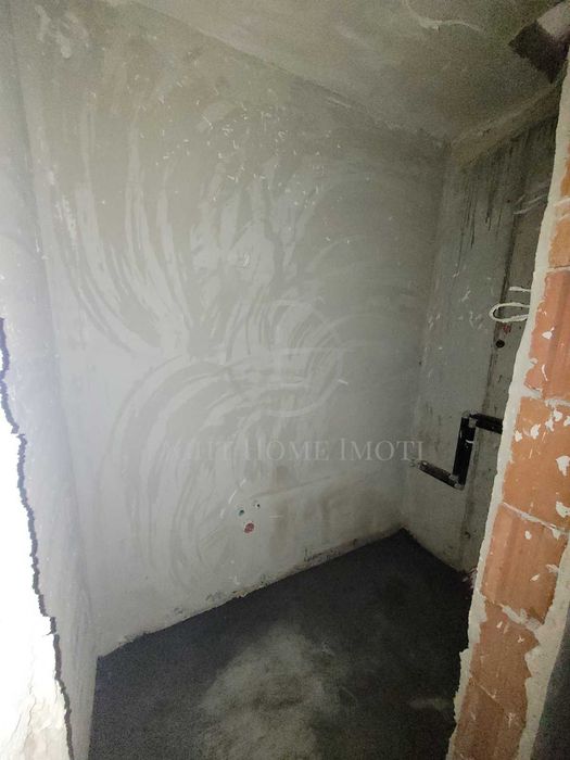 Реф. 2725 Тристаен Просторен Апартамент с Двор