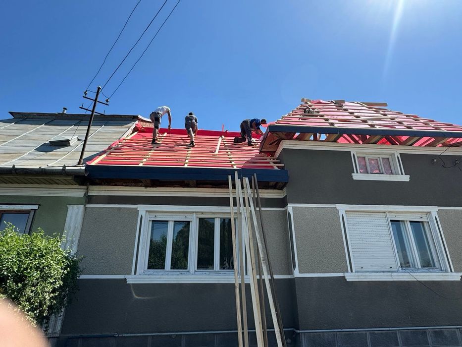 Tip Serviciu: Vopsire acoperis tabla, Constructie acoperis nou, Sarpante, Sisteme pluviale - jgheaburi - burlane, Curatare acoperis, Dulgherie,