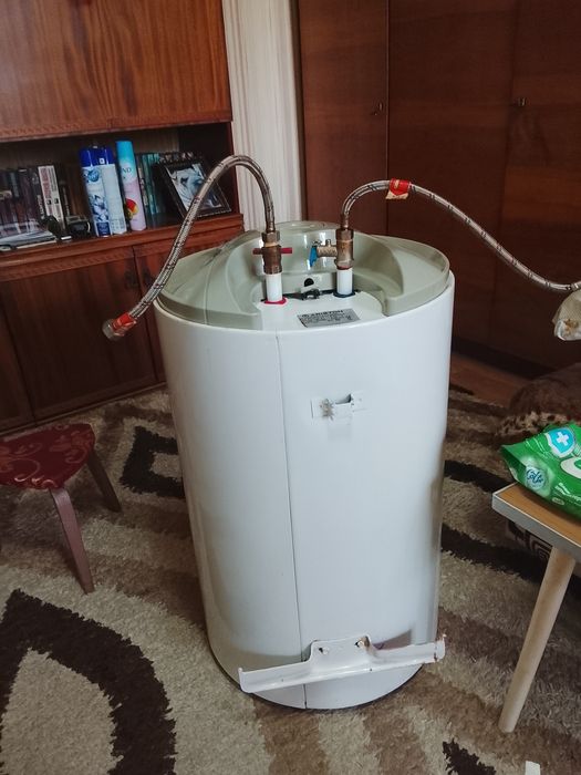 Продам,,бойлер Аристон