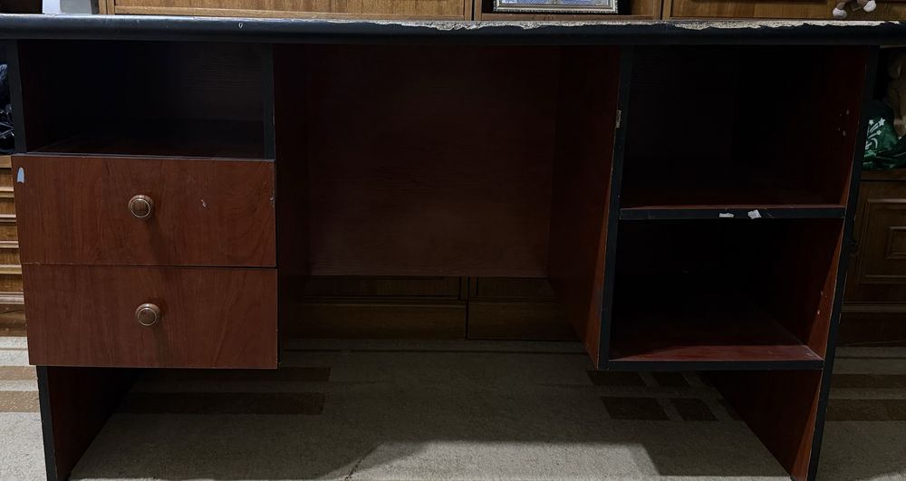 Продается Письменный стол б/у