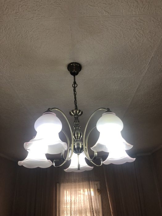 Продам люстру в хорошем состоянии