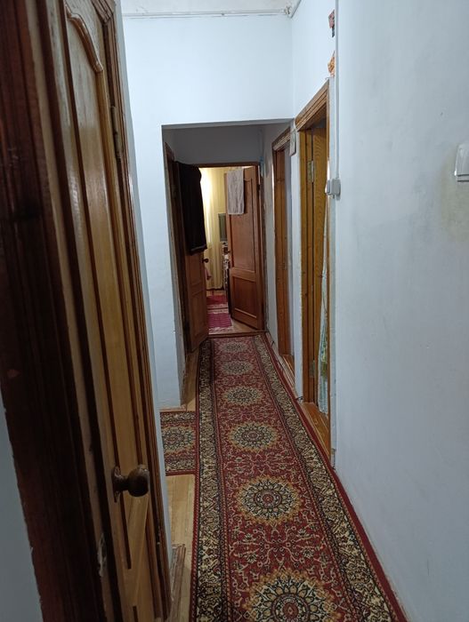 Продаётся трёхкомнатная квартира в центре города Джизак