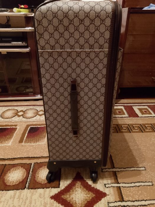 Продам чемодан,новый