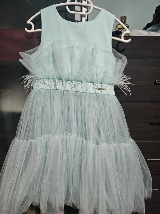 Рокля Контраст с тюл и  пера