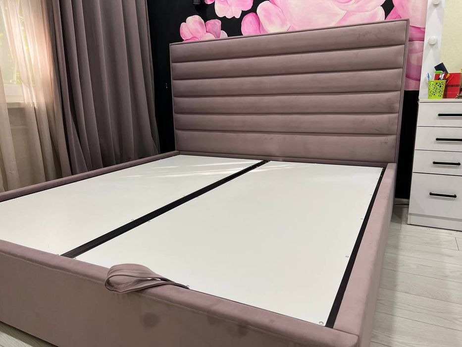 Кровать. двухспальная мягкая кровать с механизмы