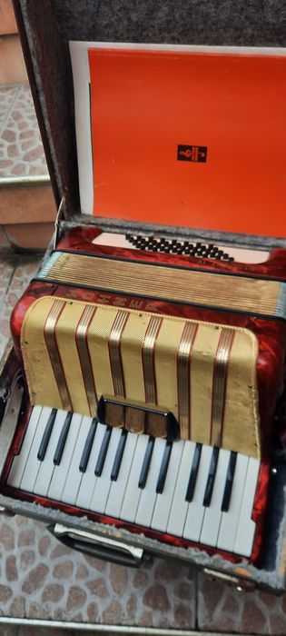 Акордеон.      Hohner Student IV