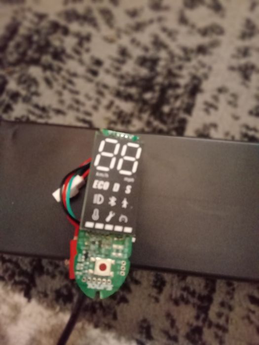Vând baterie ,controler ,display trotineta xiaomi m365
