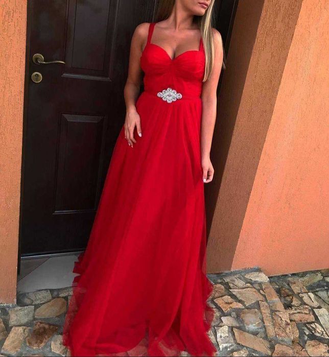 Vand rochii de ocazie