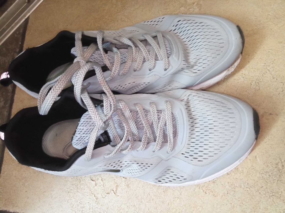 Продам кроссовки б/у в отличном состоянии