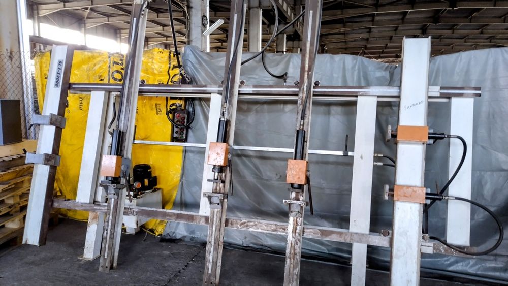 Вертикална хидравлична преса за греди и плотове, 3400/2000 като нова