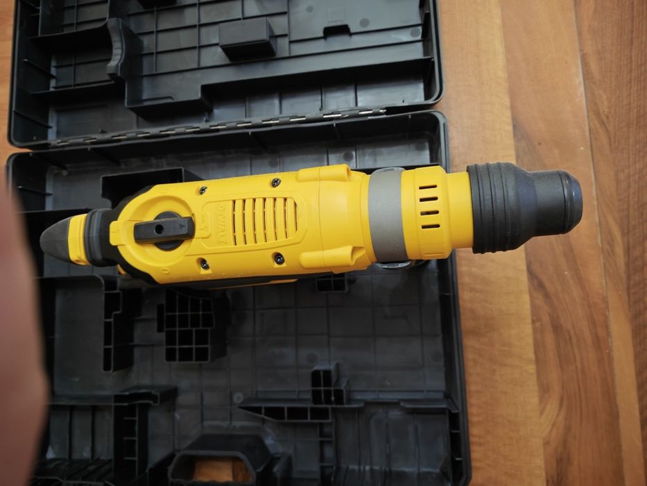 Ciocan Rotopercutor - Demolator DeWalt DCH733