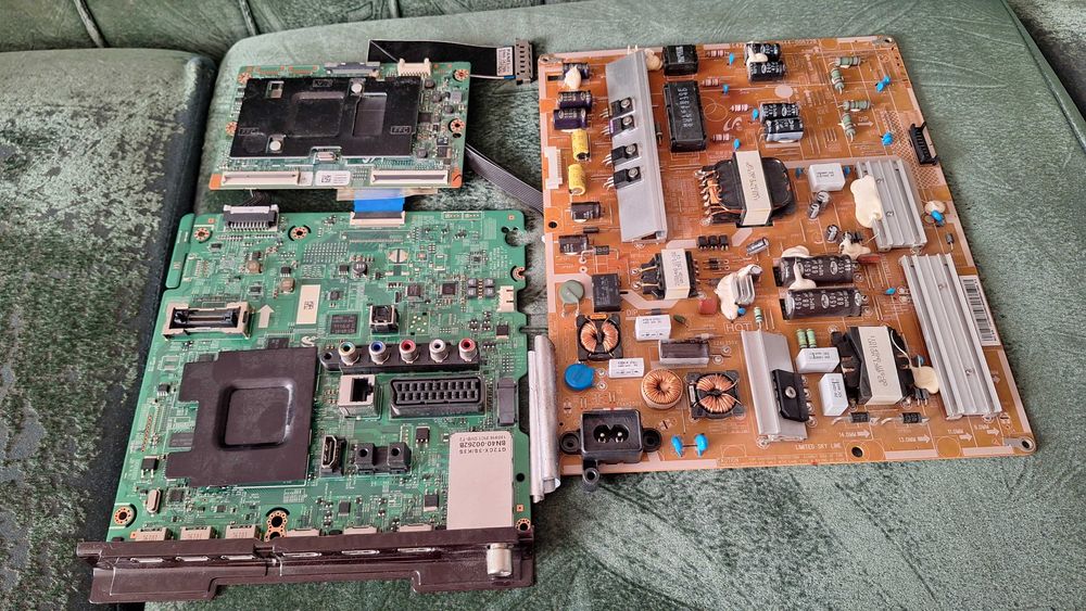 Платы от телевизоров самсунг UE40H6200 и UE40F6330