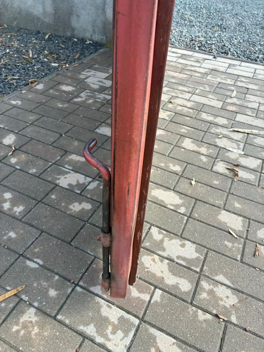 Vand poarta rama de fier si lemn