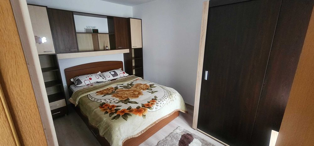 Proprietar, Tomis nord, vând apt 2 camere, mobilat, ac, izolat!