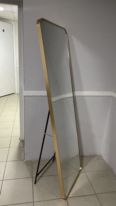 диван, стол, зеркало