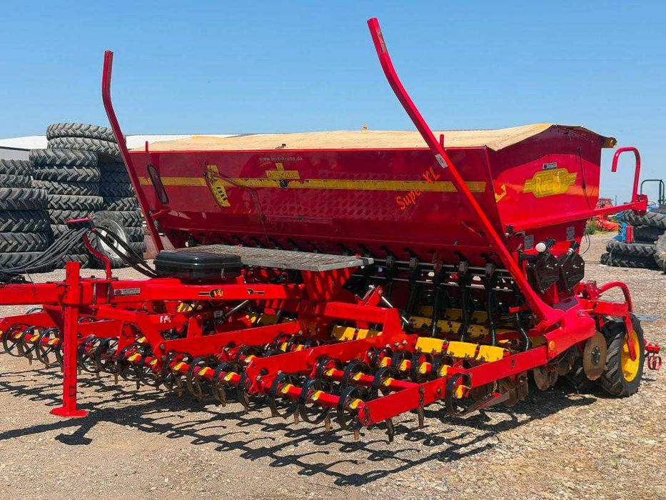 Semanatoare Vaderstad  400 C SUPER XL cu FERTILIZARE si PREGATIRE an 2017 Kuhn Monosem Lemken John Deere Case Claas Fendt New Holland Same Deutz Fiat
