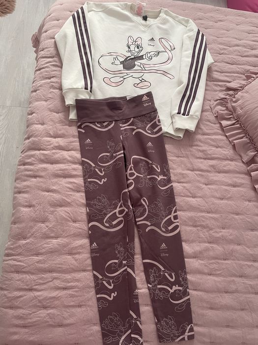 Детски спортен комплект на adidas