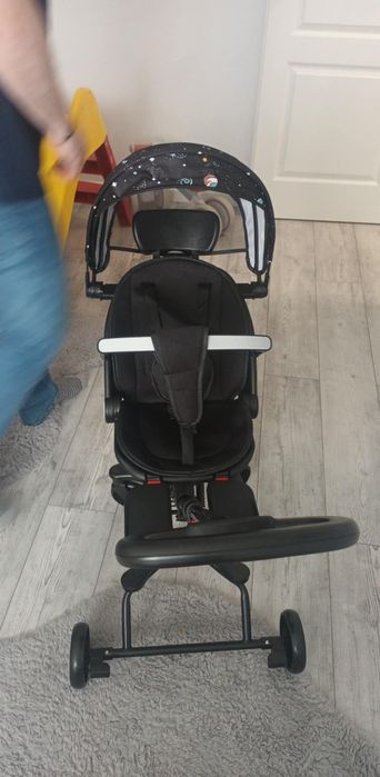 Vând căruț pliabil cu rotație 360 de grade și poziție pentru somn.