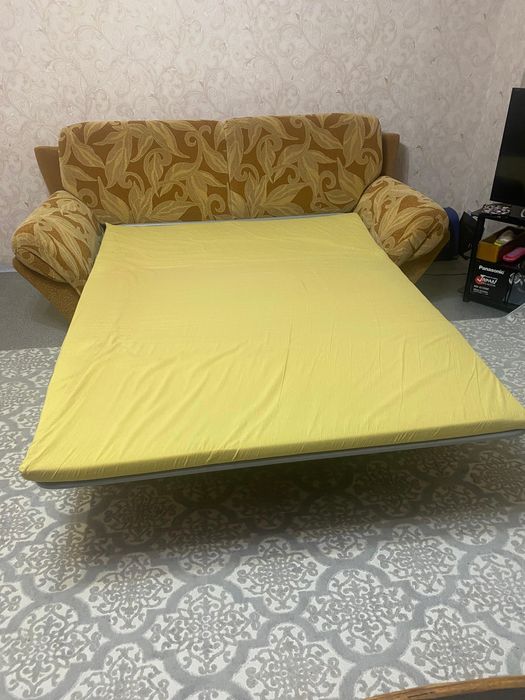 Диван  , в подарок  2 кресла