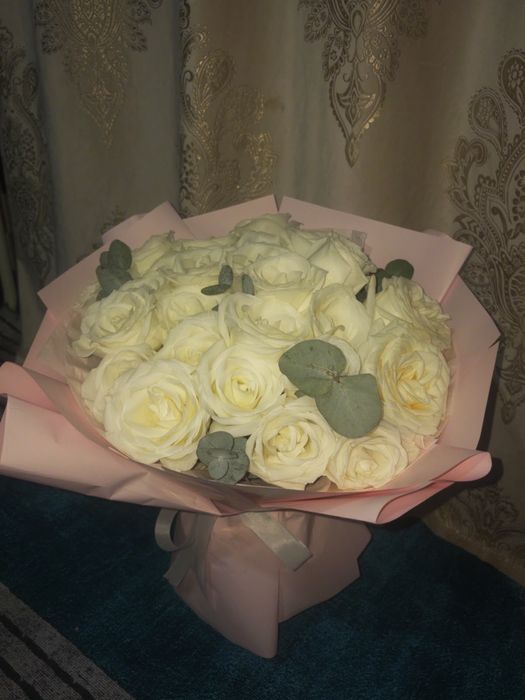 Белые розы 25 шт