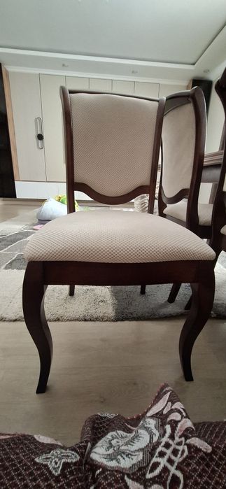Продам стол гостиной со  стульями.