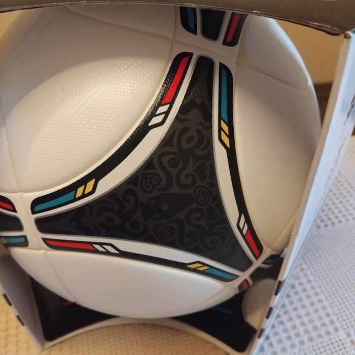 Футболна топка ADIDAS TANGO 2012