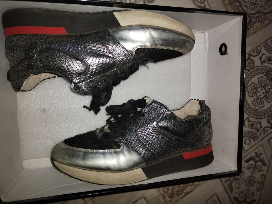 Продам кроссовки пьер карден