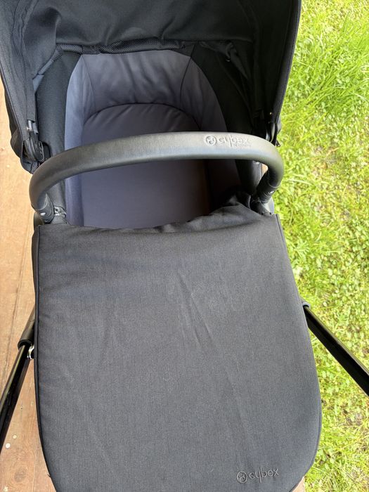 Cybex Platinum Priam Deep Black - Шаси + Кош за новородено + Дъждобран