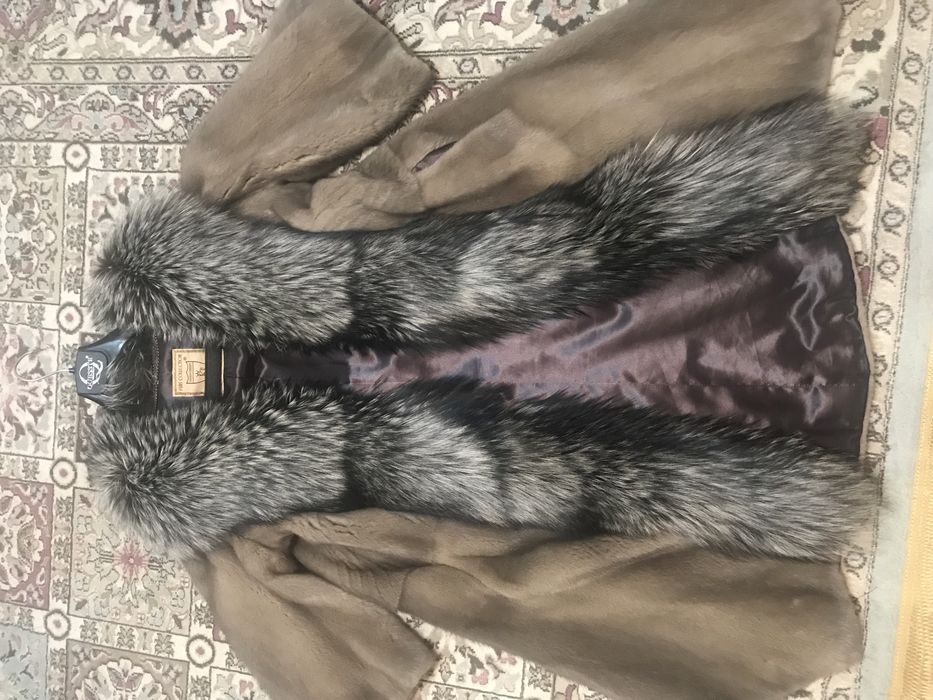 Шуба норковая с песцовым воротником размер 46-48