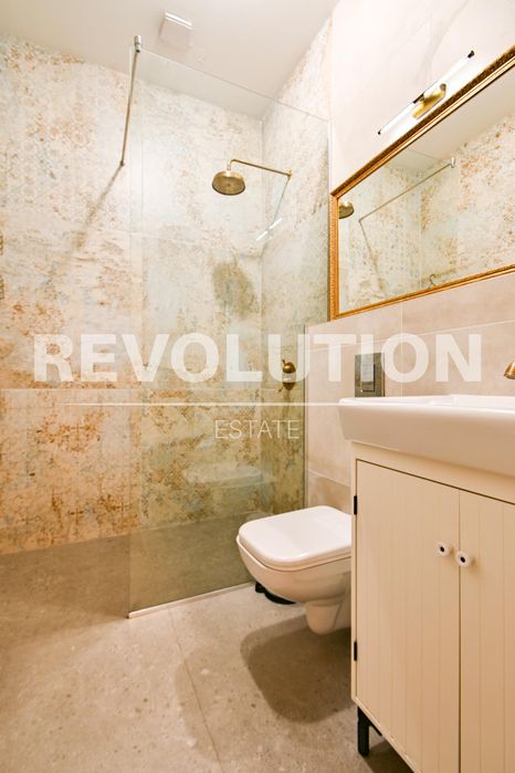 Дава се под наем Тристаен апартамент в София, Център - 90 кв.м за 1250 € - Снимка #8