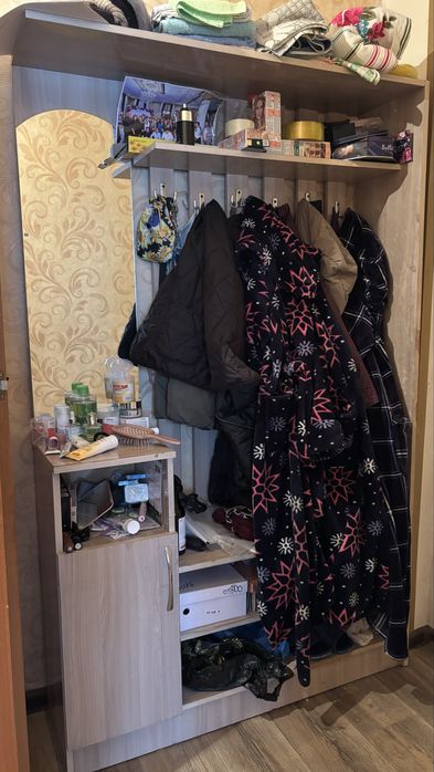 Продам прихожую б/у